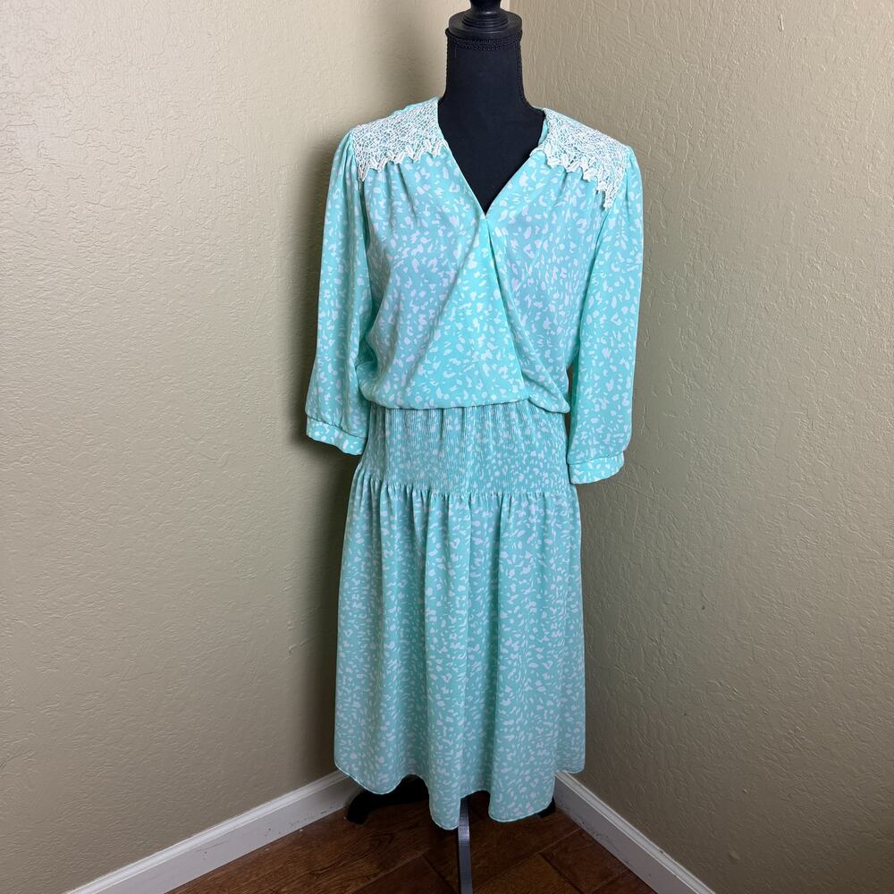 Vintage Perceptions Mint Green Lace Shoulder Dress USA Womens Size 8
